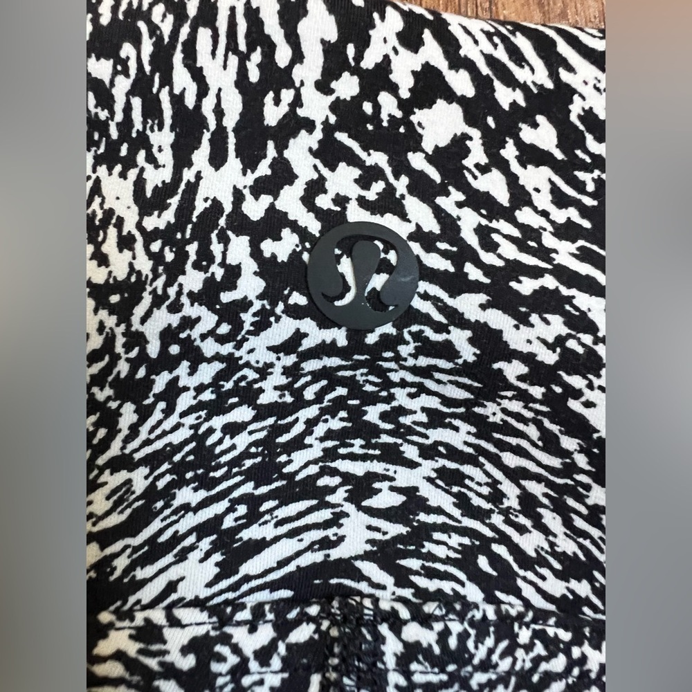 Lululemon InStill High-Rise Tight 25" W5EQUS Size 8 - Picture 3 of 5